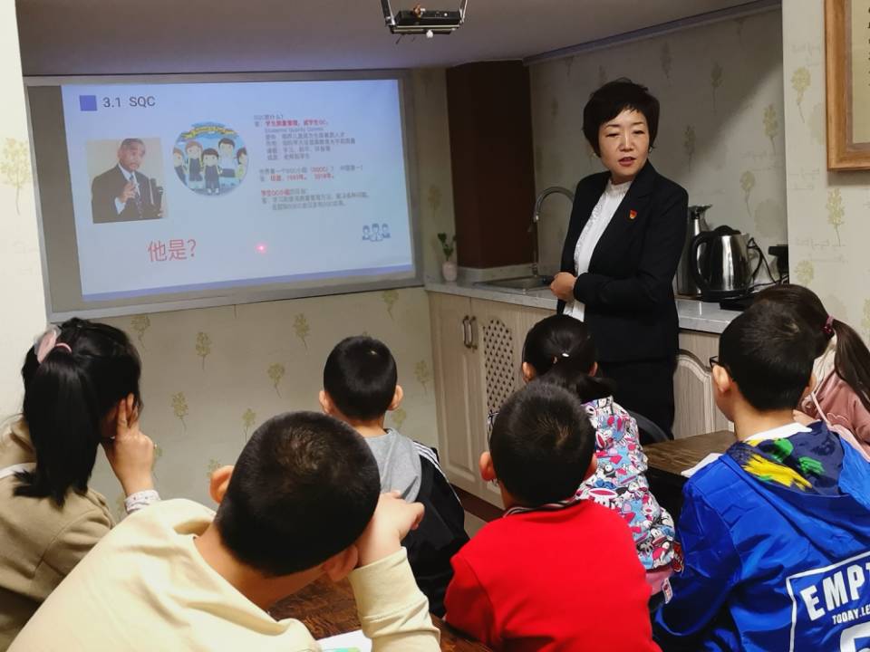 会长讲课.jpg